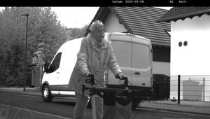 Frau mit Rollator von Polizei geblitzt