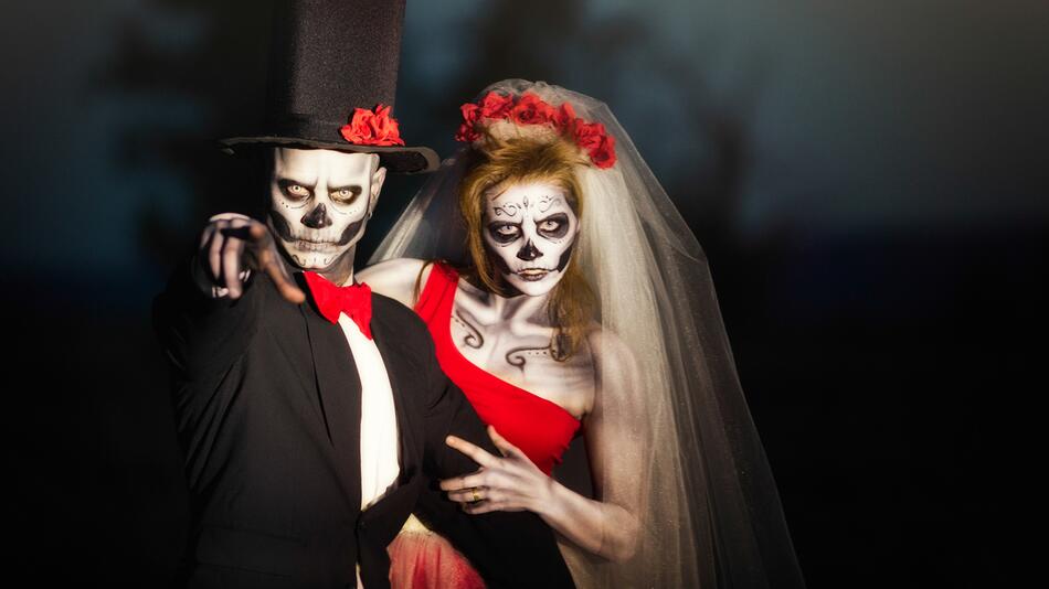 Brautpaar an Halloween