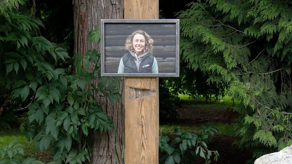 Gedenkstätte für Laura Dahlmeier im Kurpark Garmisch-Partenkirchen - der Park soll jetzt nach ...