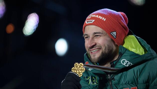 Markus Eisenbichler 2019 in Seefeld mit seiner WM-Goldmedaille.