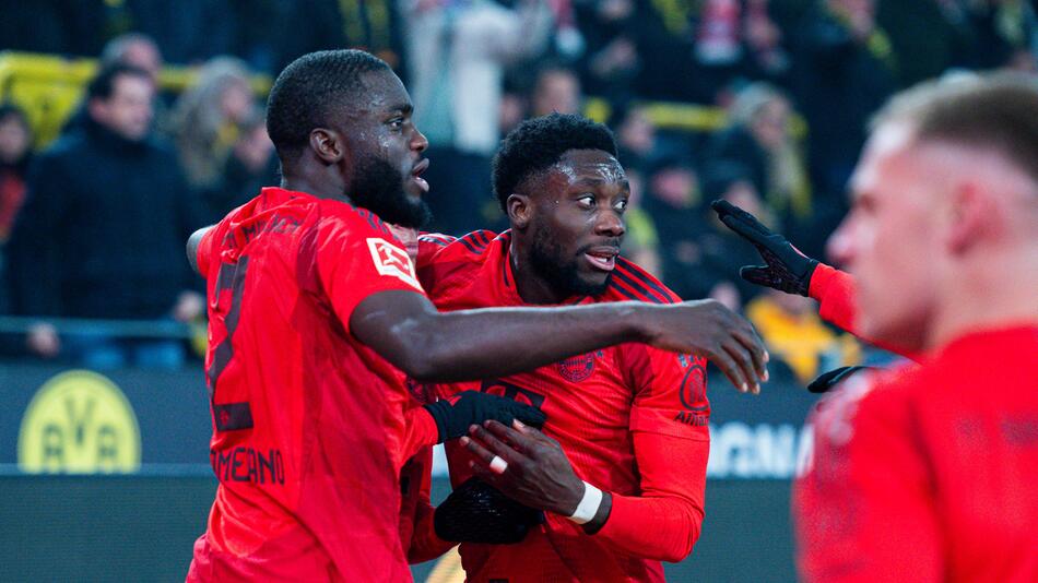 Dayot Upamecano und Alphonso Davies.