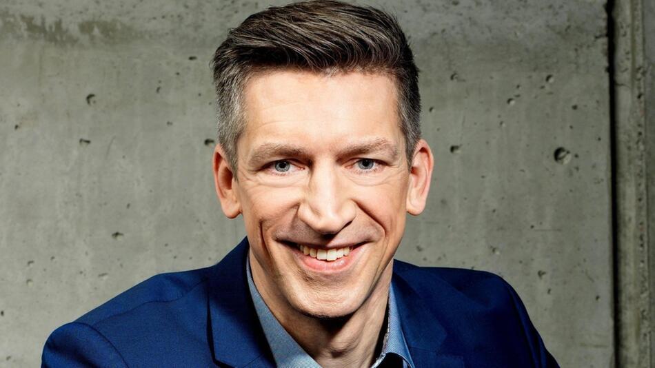 Steffen Hallaschka präsentiert zum zweiten Mal den RTL-Jahresrückblick.