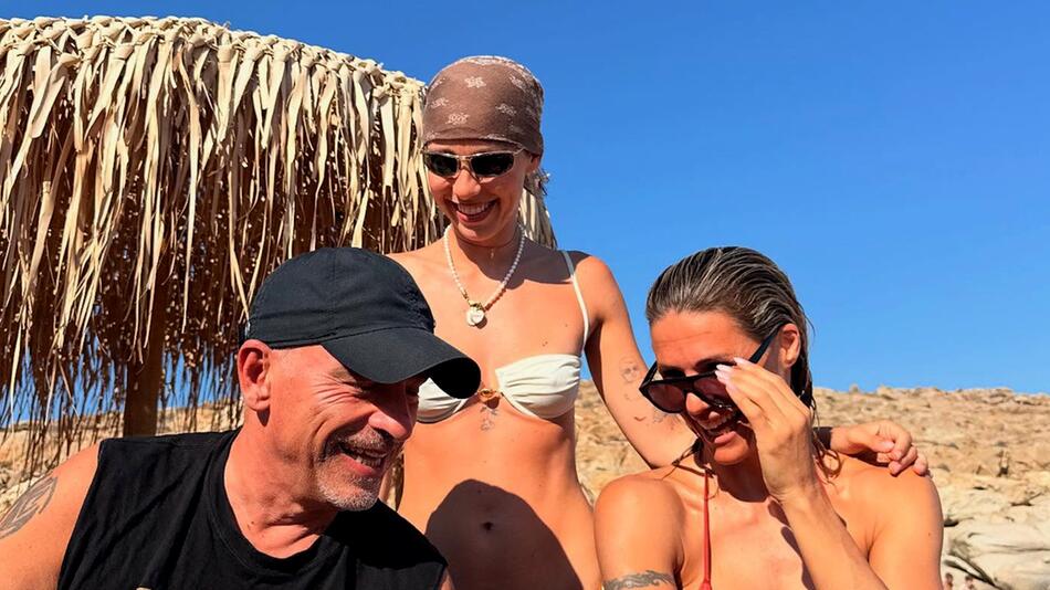 Michelle Hunziker und Eros Ramazzotti: Strandurlaub mit Tochter Aurora