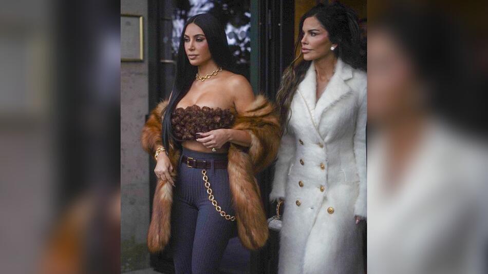 Lauren Sánchez (r.) mit Kim Kardashian in Paris.