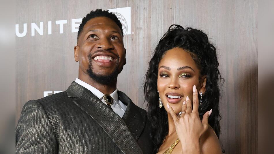 Jonathan Majors und seine Verlobte Meagan Good bei einem gemeinsamen Auftritt.