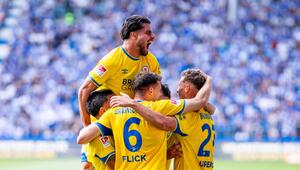 Spieler von Eintracht Braunschweig beim Jubel