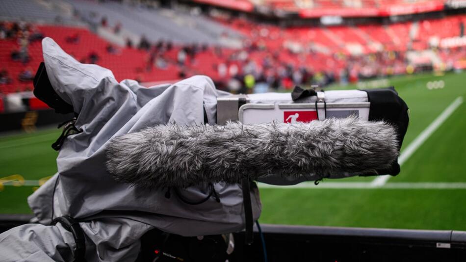 In dieser Saison läuft die Bundesliga-Konferenz bei DAZN, Sky setzt stattdessen auf sein neues ...