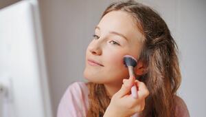 Das "Sleepy Girl"-Make-up legt den Fokus auf die Wangen.