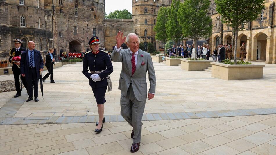 König Charles bekam am Pfingstmontag symbolisch den Schlüssel zum Lancaster Castle.