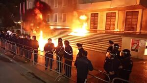 Proteste in Albanien: Brandsätze auf Regierungsgebäude in Tirana