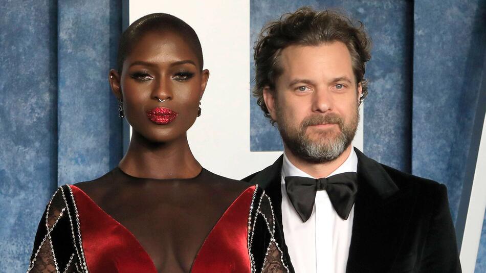 Jodie Turner-Smith und Joshua Jackson gemeinsam auf dem roten Teppich.
