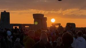 Kalendarischer Sommeranfang - Sonnenwende in Stonehenge