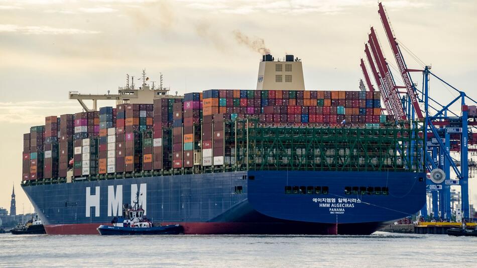 Weltgrösstes Containerschiff im Hamburger Hafen