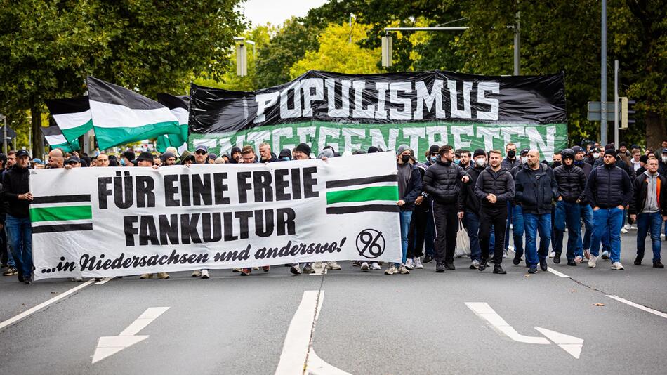 Demonstrationen vor Niedersachsen-Derby