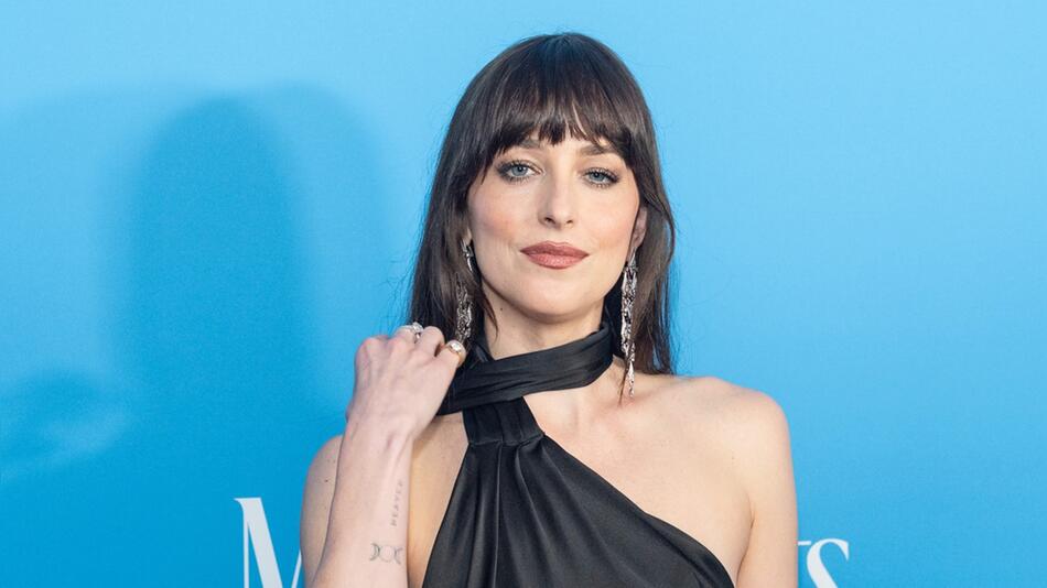 Dakota Johnson und ihr langjähriger Freund Chris Martin sollen sich getrennt haben.