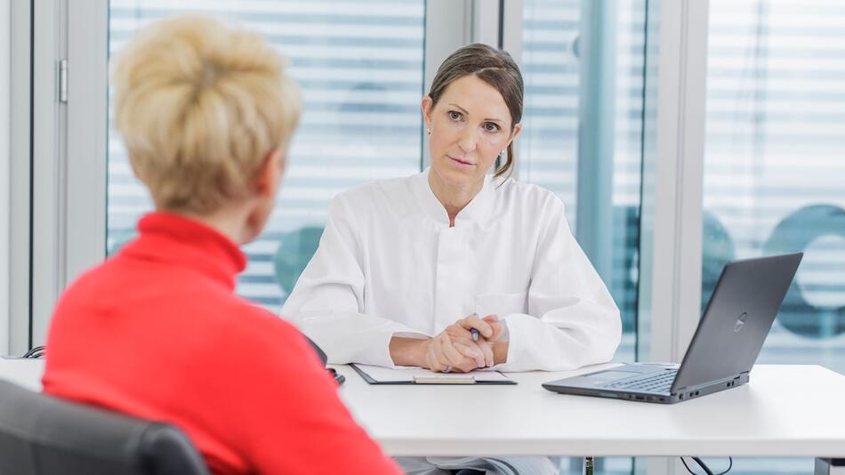 Patientin und Ärztin im Gespräch