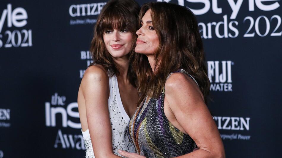 Kaia Gerber ist in die Fussstapfen ihrer Mutter Cindy Crawford (r.) getreten und arbeitet ...