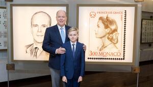 Albert II. und Prinz Jacques im Briefmarken- und Münzmuseum.