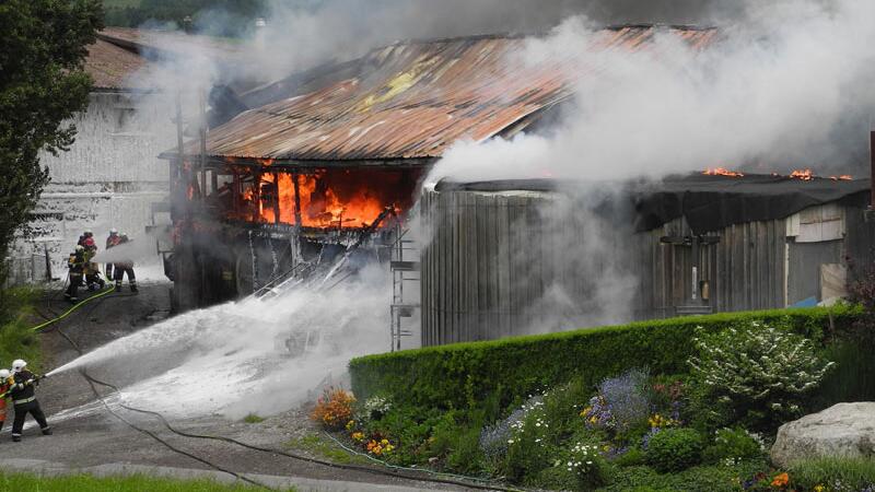 Biogas-Anlage fängt Feuer und brennt nieder