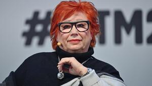 Barbara Salesch mit schwarzer Brille und einem Rollkragenpullover