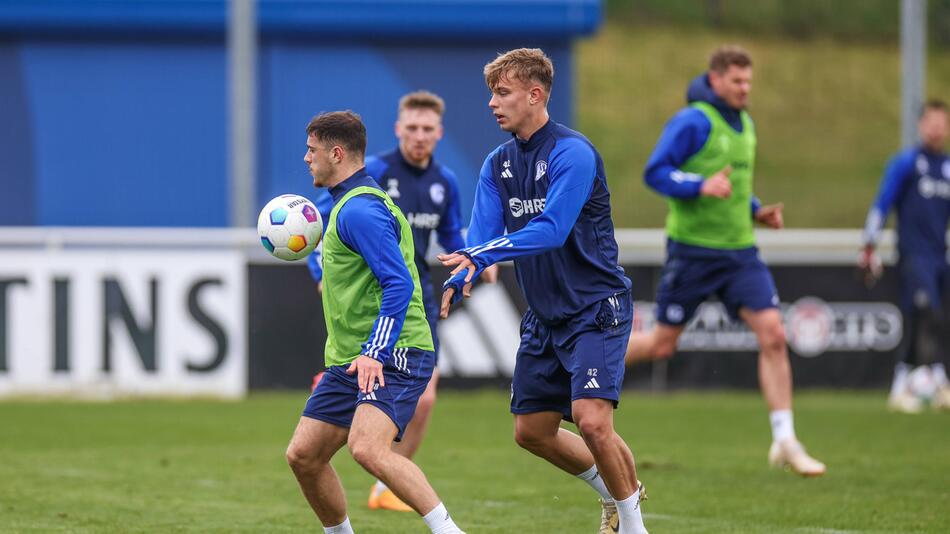 Blendi Idrizi und Keke Topp im Training des FC Schalke 04