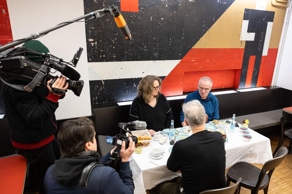 Paar übernachtet auf Theaterbühne im Berliner Ensemble