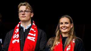 Hier freuten sich Prinz Sverre Magnus und Prinzessin Ingrid Alexandra noch über Norwegens Sieg ...