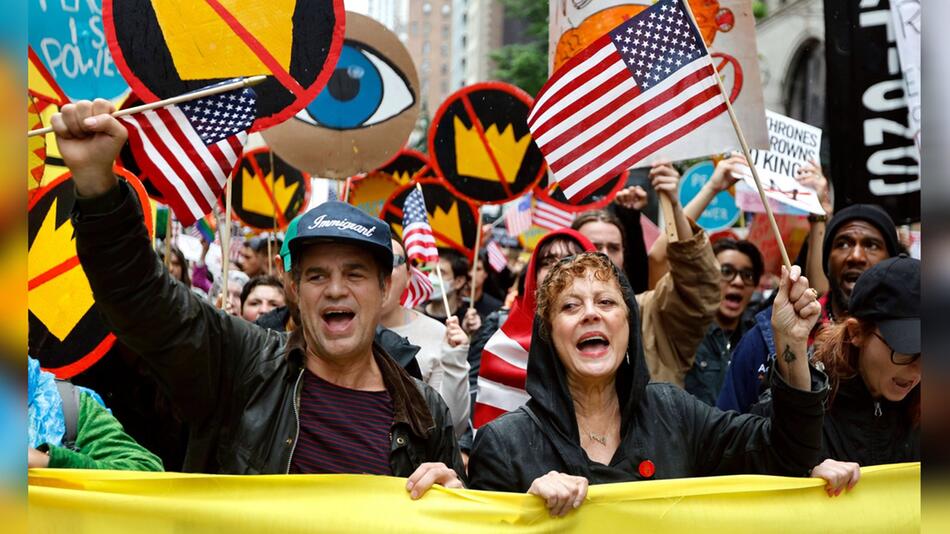 Mark Ruffalo und Susan Sarandon waren unter den prominenten Teilnehmern der "No Kings" ...