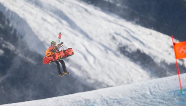 Lindsey Vonn wurde nach einem Sturz in der Abfahrt per Hubschrauber abtransportiert.