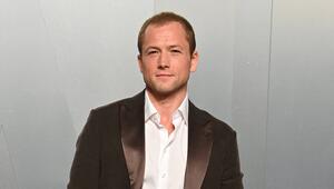Taron Egerton wuchs bei seiner Mutter auf.