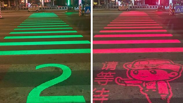 Leuchtender Boden: Smarter Zebrastreifen führt Fussgänger in China über die Strasse