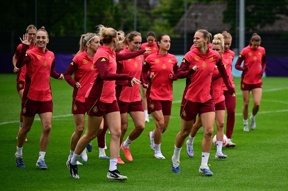 Fussball: Frauen, EM, Vor dem Halbfinale Spanien - Deutschland