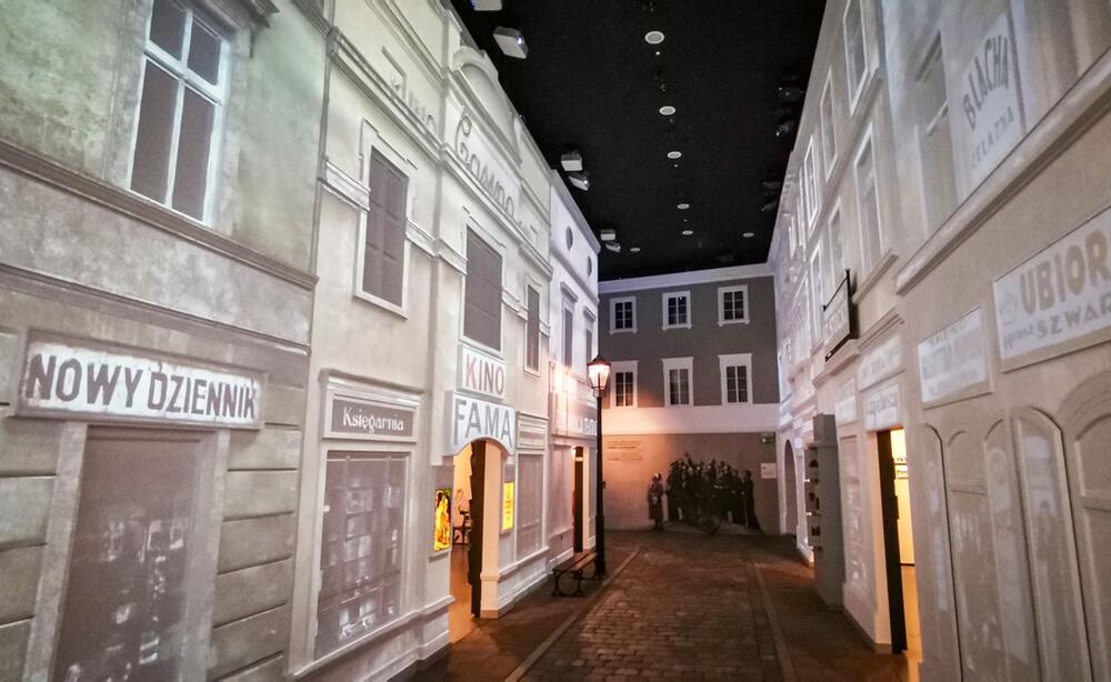 Nachempfundener Strassenzug im Museum Polin in Warschau