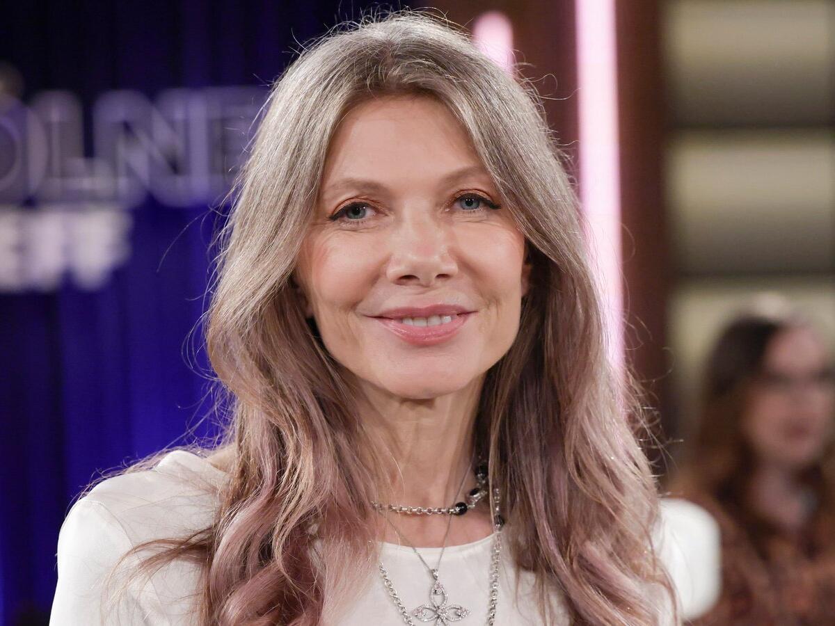 Robin goldfinch naked