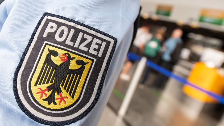 Bundespolizei am Flughafen (Symbolbild)