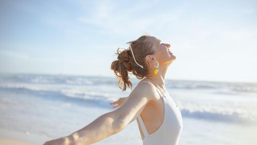 Frau am Strand
