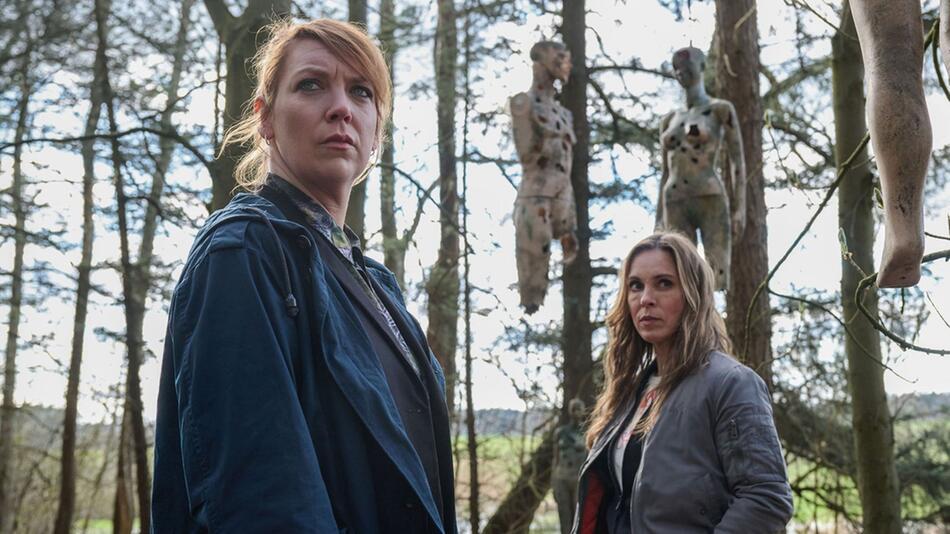 Die Rostocker Ermittlerinnen Melly Böwe (Lina Beckmann, li.) und Katrin König (Anneke Kim ...