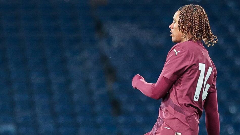 Manchester Citys Floyd Samba im Februar 2025 im Viertelfinale des Youth FA Cup.
