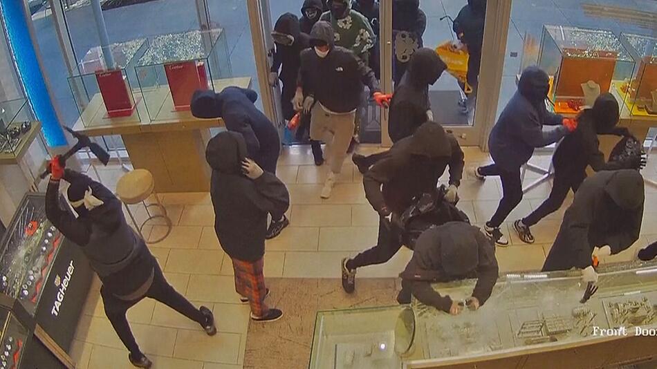 Millionenraub: Maskierte Täter überfallen Juweliergeschäft in Kalifornien
