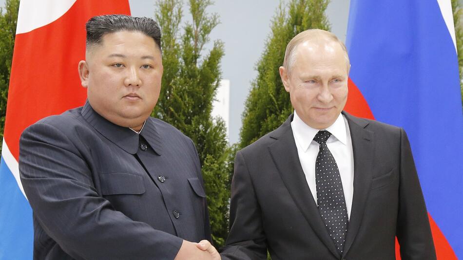 Wladimir Putin trifft Kim Jong Un