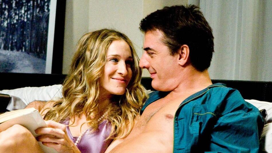 Sarah Jessica Parker als Carrie Bradshaw und Chris Noth als Mr. Big in der Kult-Serie "Sex and ...