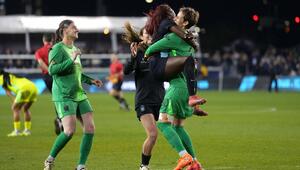 Jubel bei den Gotham-Spielerinnen rund um Ann-Katrin Berger (r.). Das Team ist US-Meister.