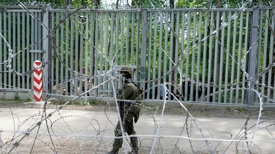 Polnischer Soldat an der Grenze zu Belarus