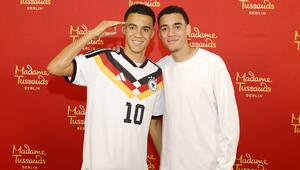 Jamal Musiala stand für seinen Doppelgänger vier Stunden Modell.