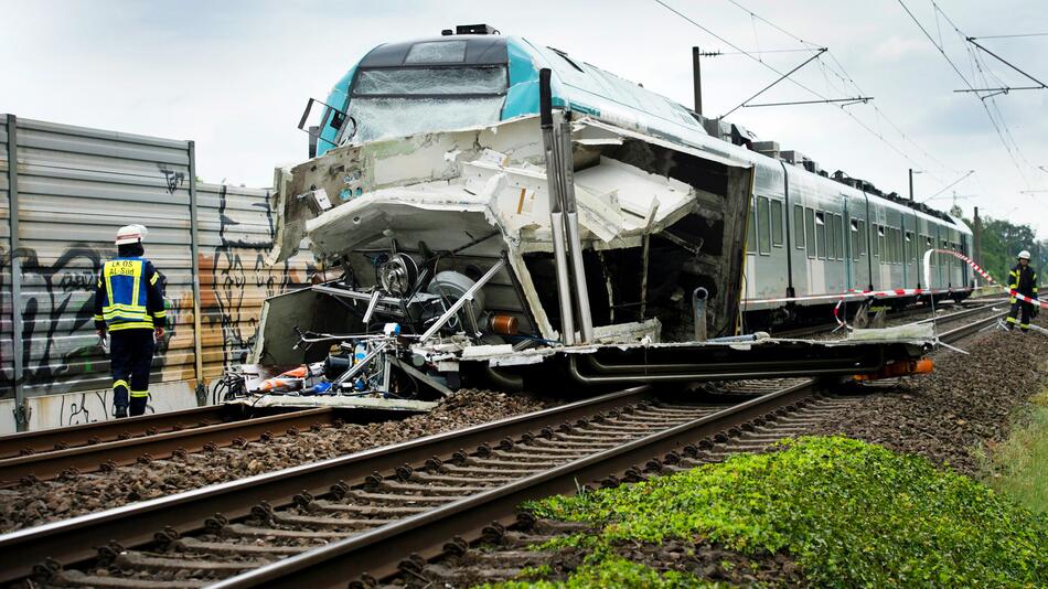 Zusammenstoss zwischen Zug und Lastwagen