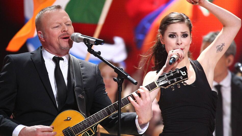 Stefan Raab und Lena Meyer-Landrut auf der Bühne des ESC 2011 in Düsseldorf.