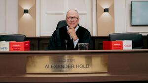 Alexander Hold ist zurück an seinem angestammten Platz. Für neue Folgen von "Richter Alexander ...