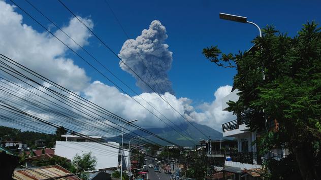 Vulkan Mayon auf den Philippinen ausgebrochen