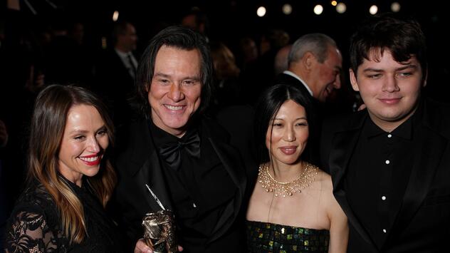 Jim Carrey mit seiner Freundin Min Ah (M.) in Paris. Mit dabei waren auch seine Tochter und sein ...