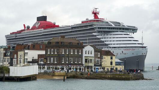 Kreuzfahrtschiff "Scarlet Lady"